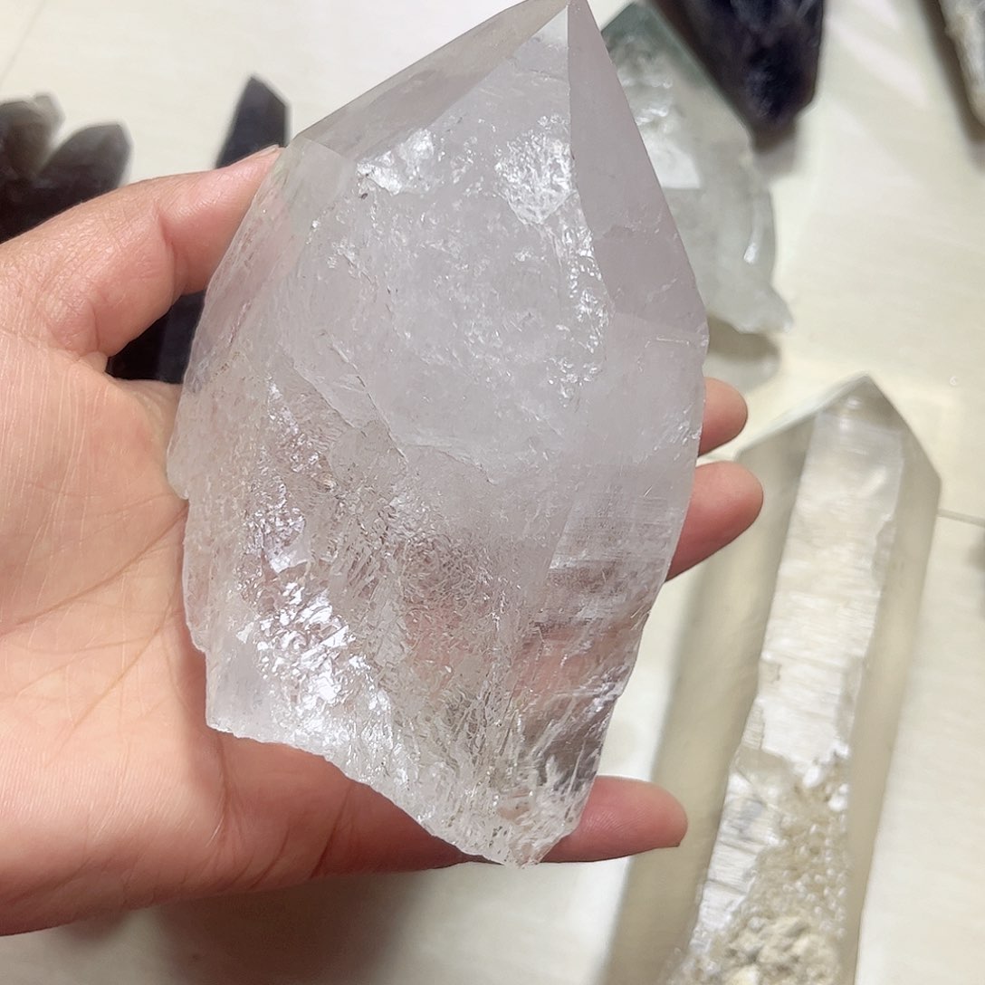 水晶天然水晶原石未镶嵌和**尘