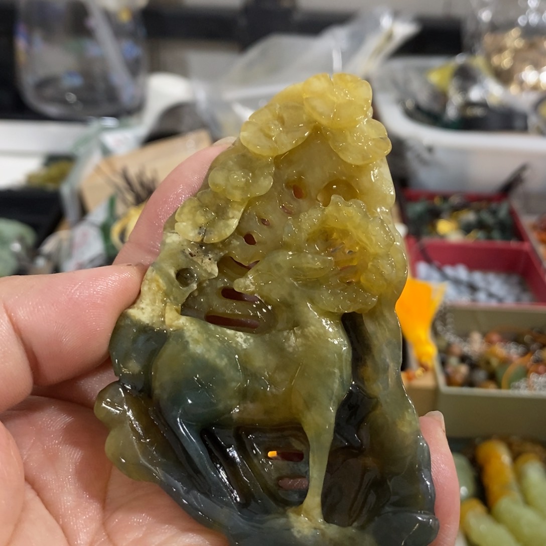 蛇纹石玉颈饰未镶嵌