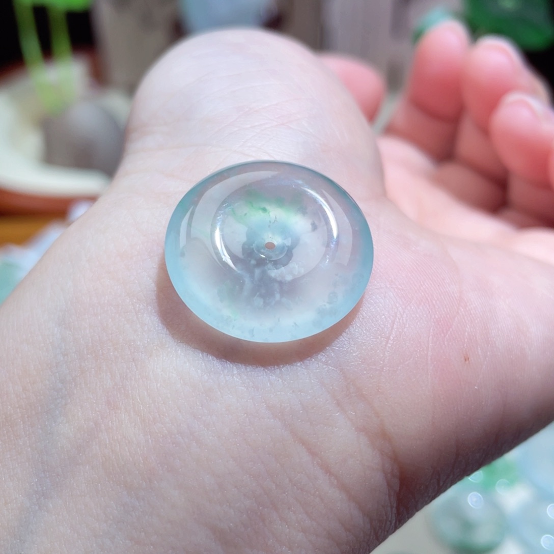 翡翠颈饰未镶嵌平安扣