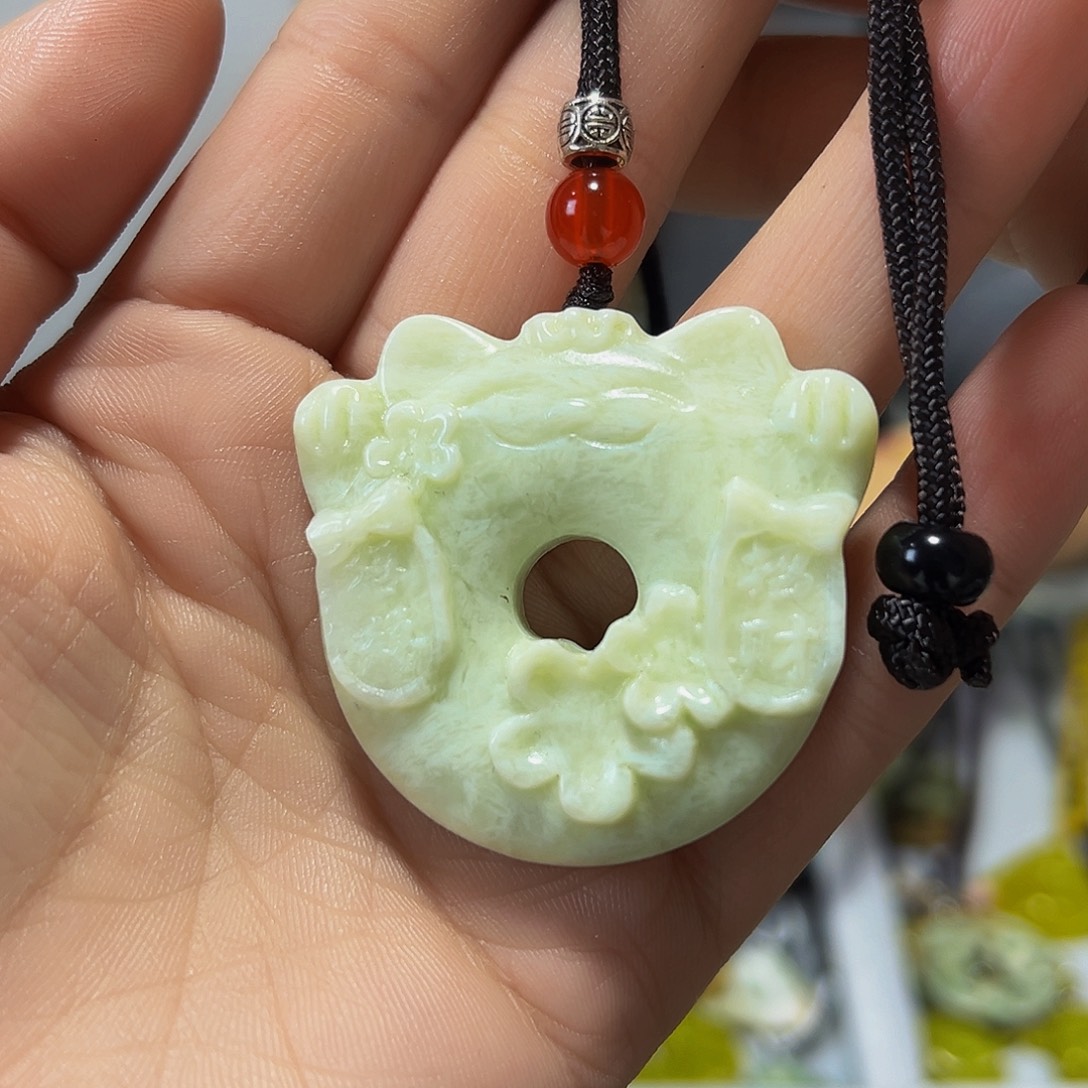 蛇纹石玉未镶嵌颈饰