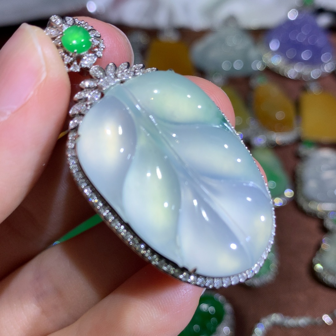 翡翠颈饰18K金镶嵌大叶