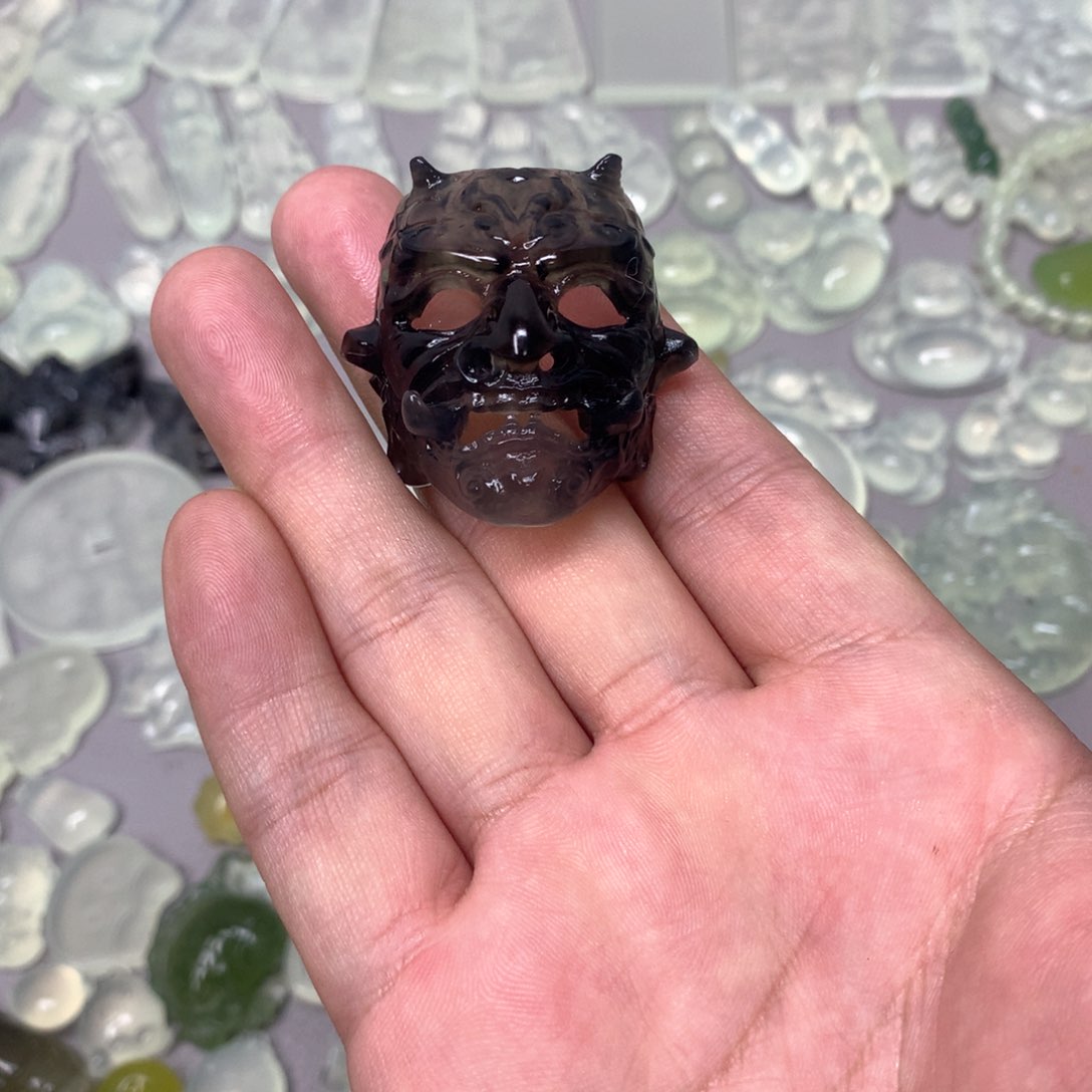 蛇纹石玉颈饰未镶嵌笑*哈