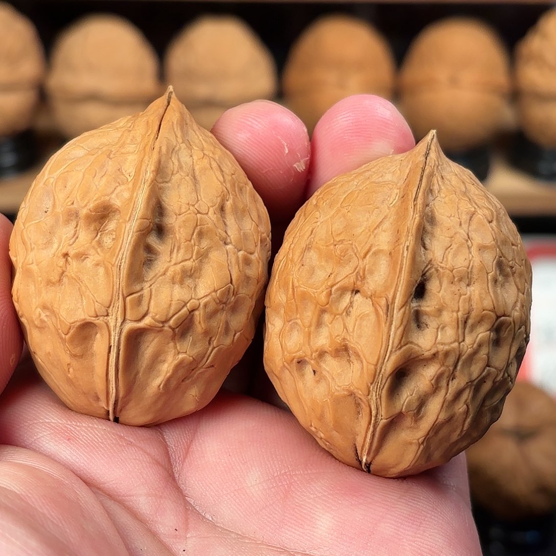 文玩核桃吊坠玉瓶