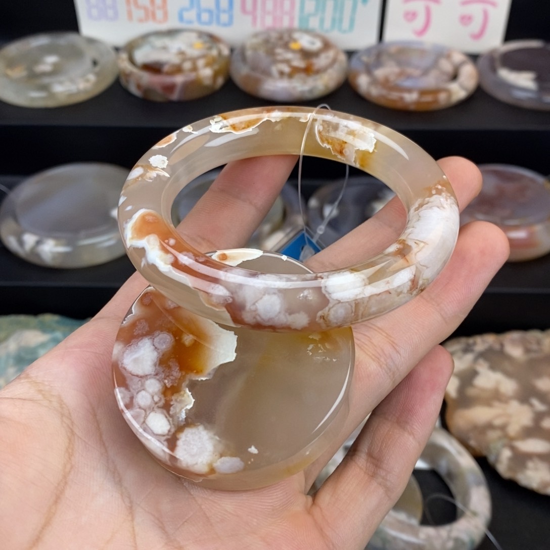 石英质玉手镯未镶嵌