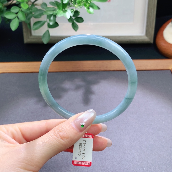 翡翠手镯未镶嵌天然翡翠手镯