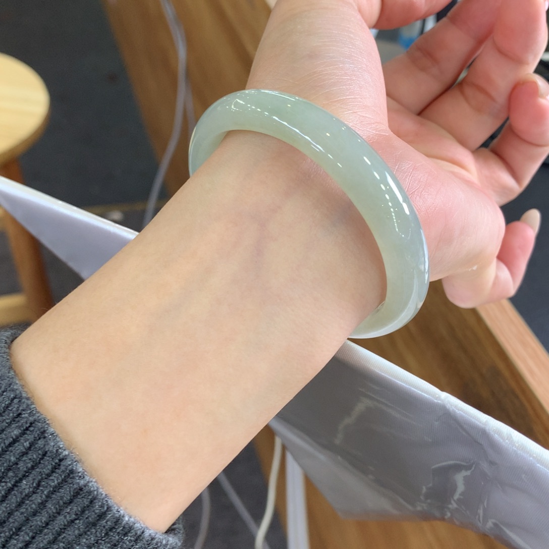 翡翠未镶嵌手镯天然Ａ货翡翠56贵妃