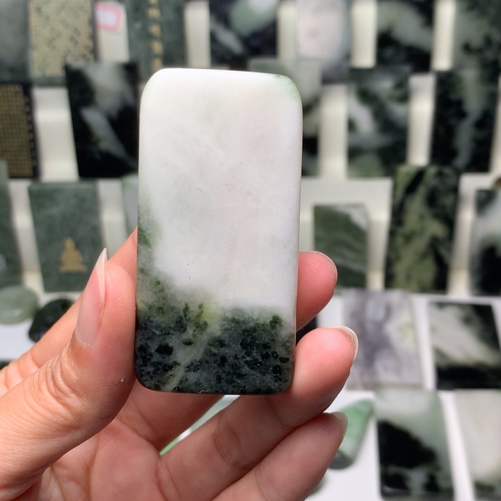 独山玉颈饰未镶嵌