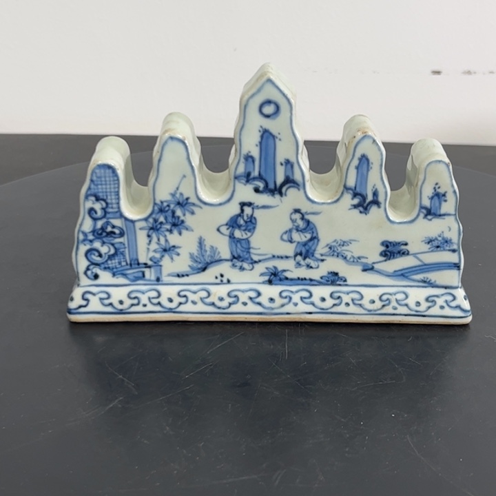 笔架于****）一个青花人物笔架