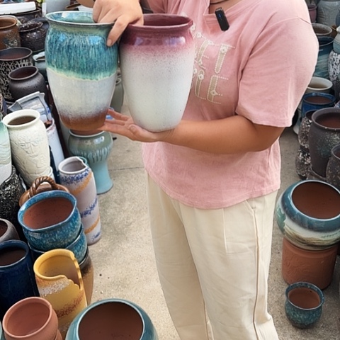 瑕疵两个盆子。    