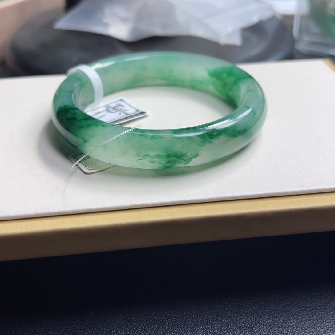 石英质玉手镯未镶嵌姥*