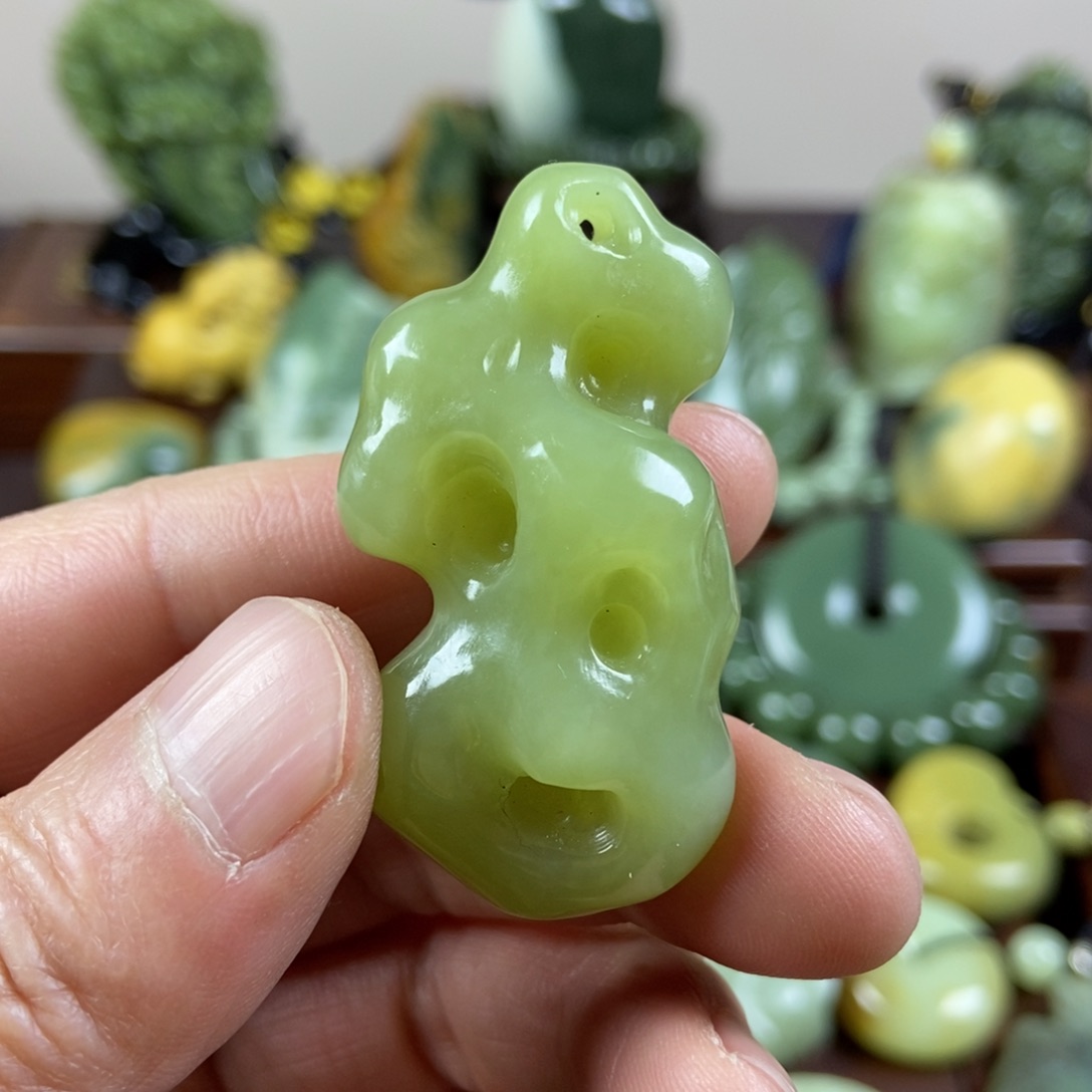 岫岩老玉（透闪石质玉）未镶嵌珠宝奇石