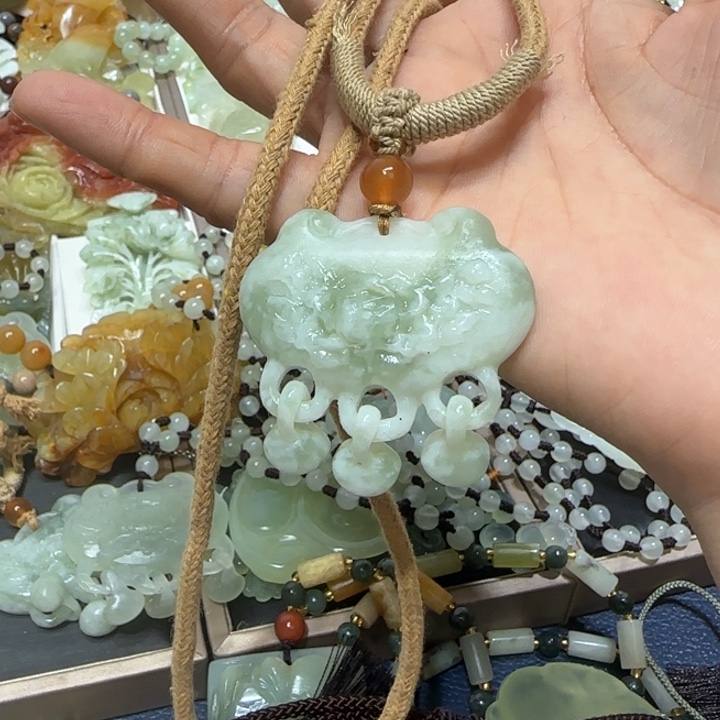 蛇纹石玉未镶嵌吊坠