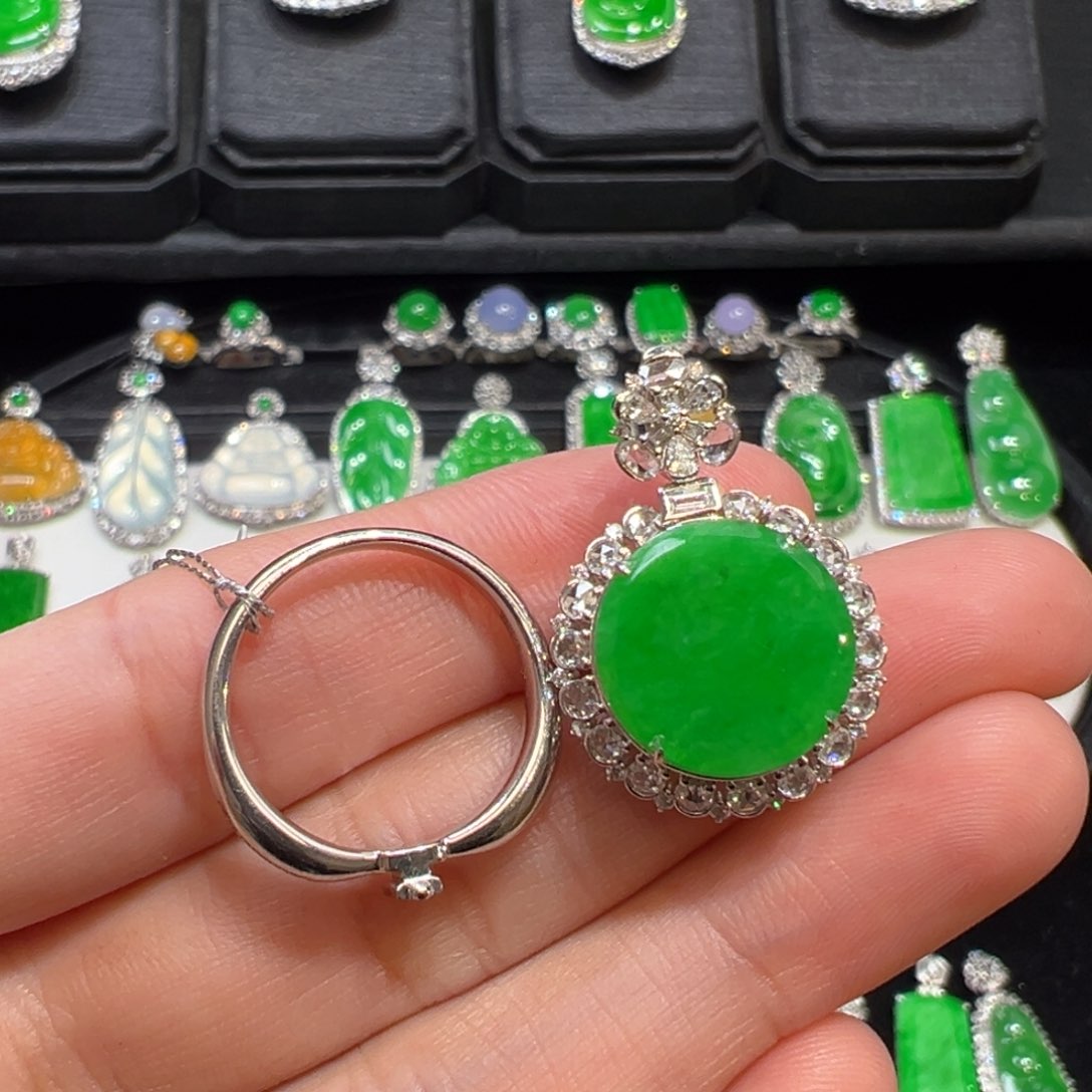 翡翠吊坠(不含链)18K金镶嵌翡翠