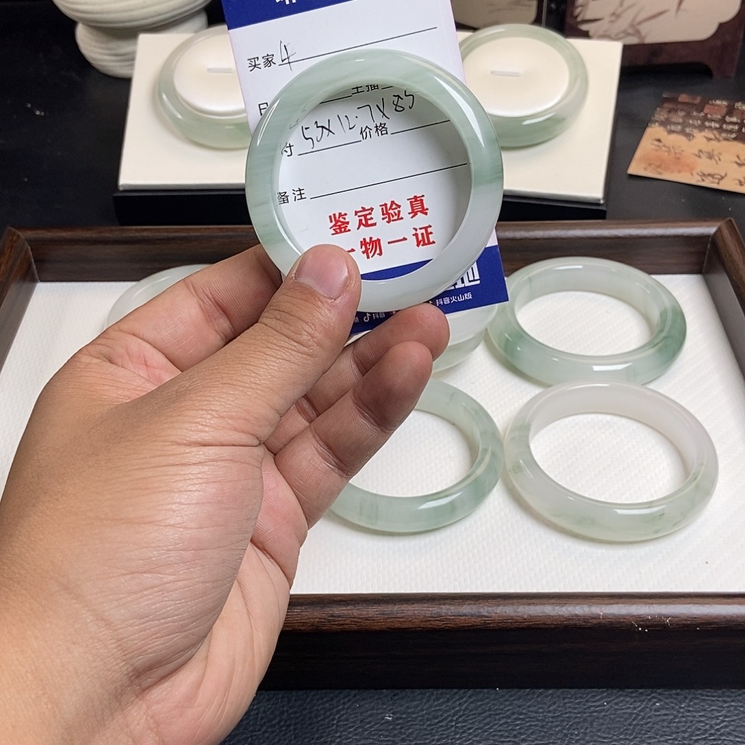 小***愿石英质玉未镶嵌手镯4