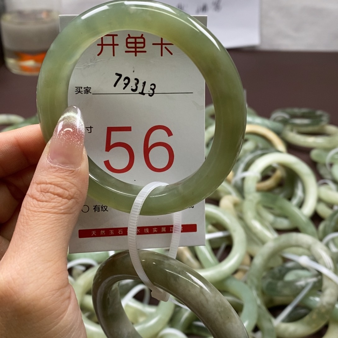 蛇纹石玉手镯未镶嵌