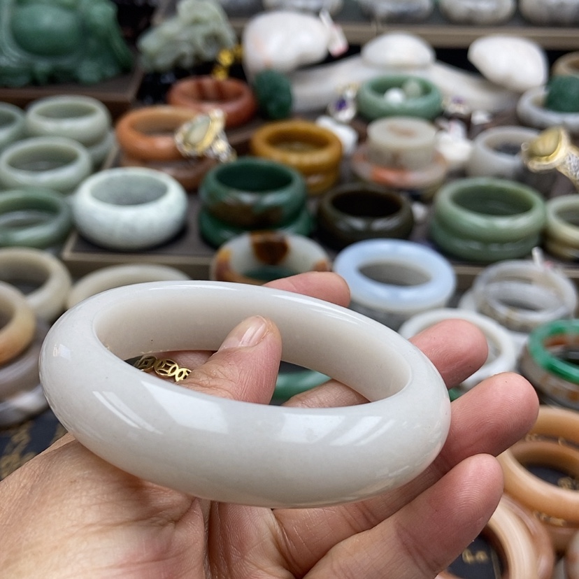 【闪购商品】石英质玉手镯58未镶嵌R