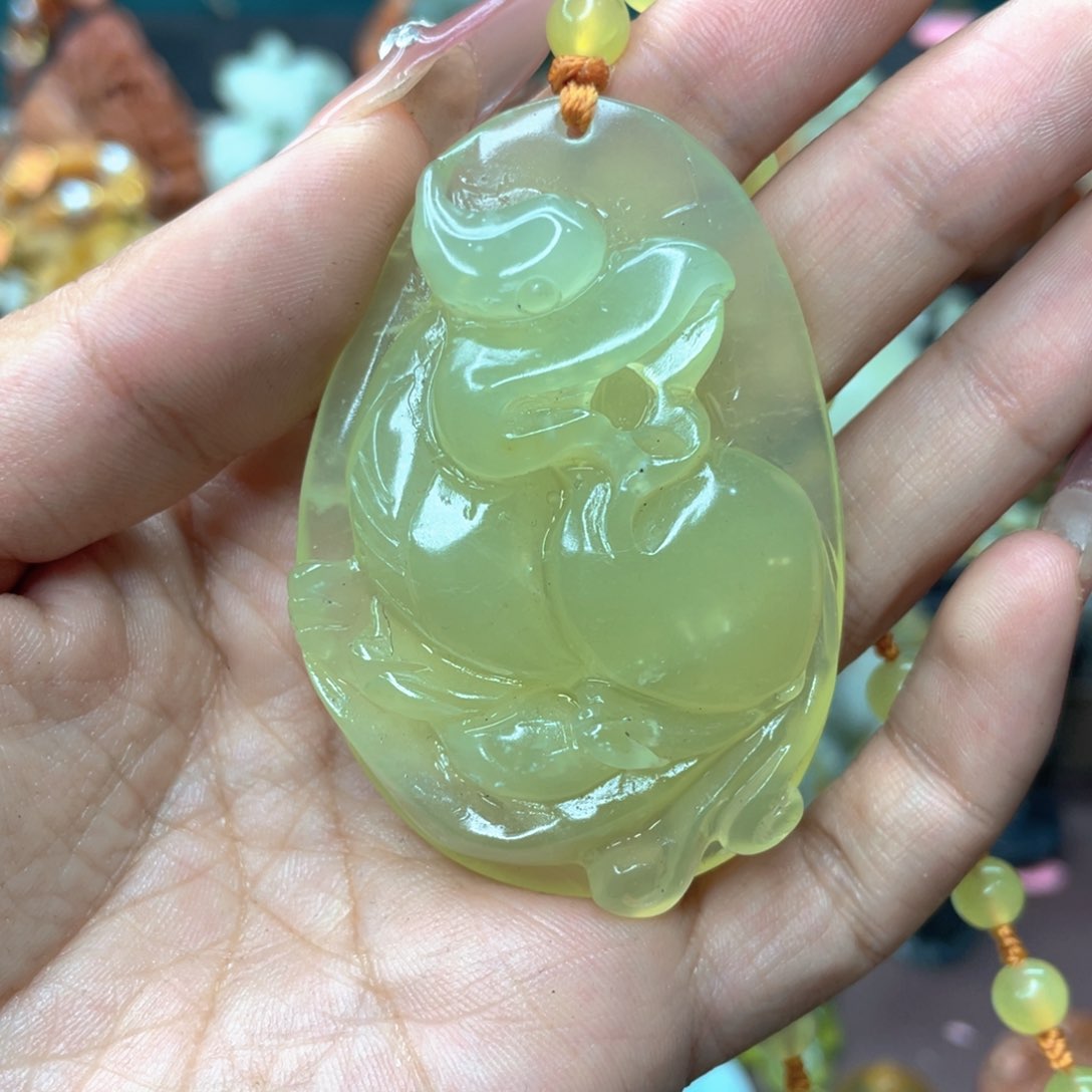 蛇纹石玉颈饰未镶嵌