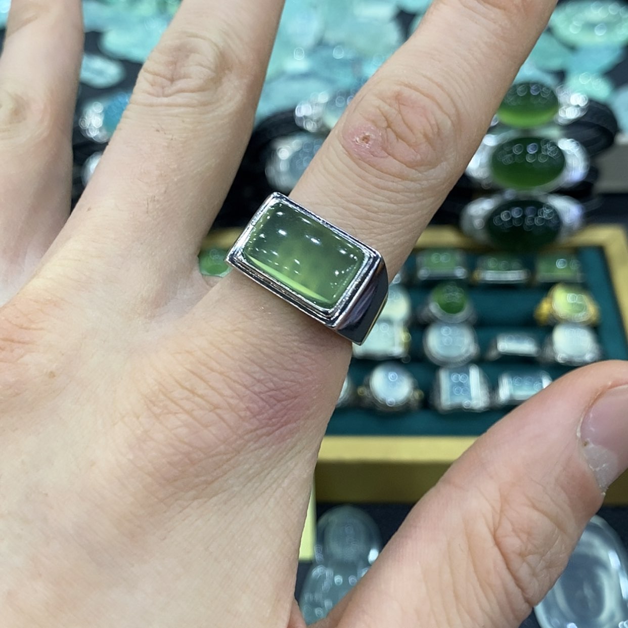 【闪购商品】银S925镶嵌蛇纹石玉戒指