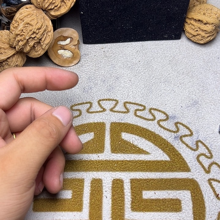 无*谓出困境和vv公交卡女