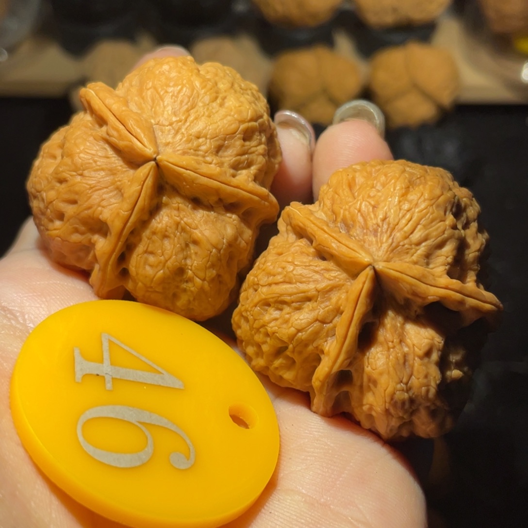 汽***？三棱40尺寸核桃。  