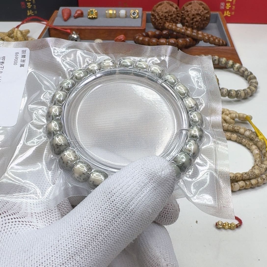 星月菩提手串18灭世糯冰绿包白河豚9左右桶单圈