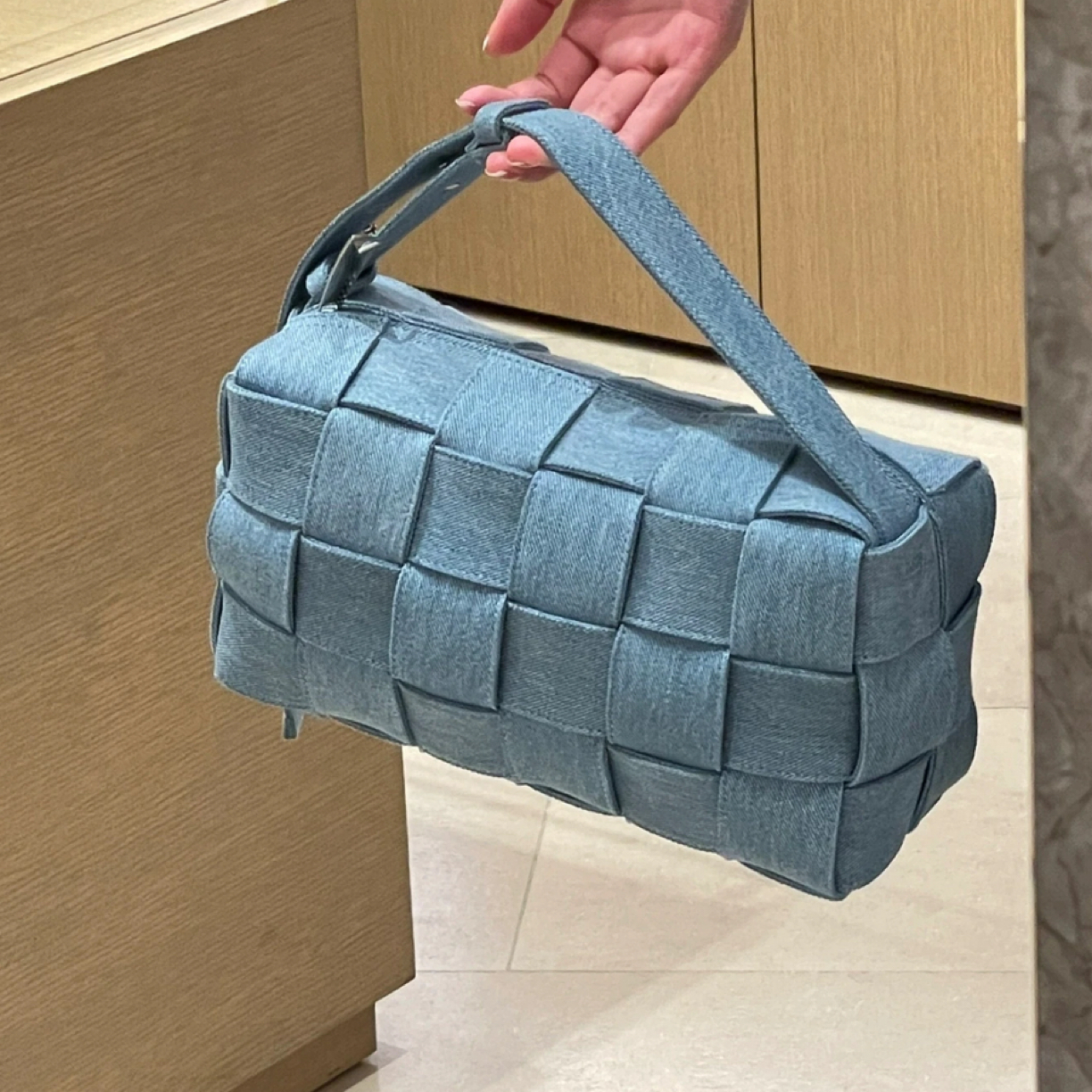 99新 BOTTEGA VENETA/葆蝶家 中号 葆蝶家/单肩包/7058