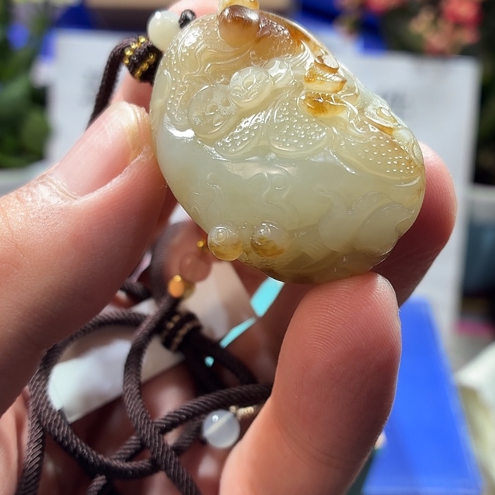 颈饰未镶嵌和田玉（糖玉）