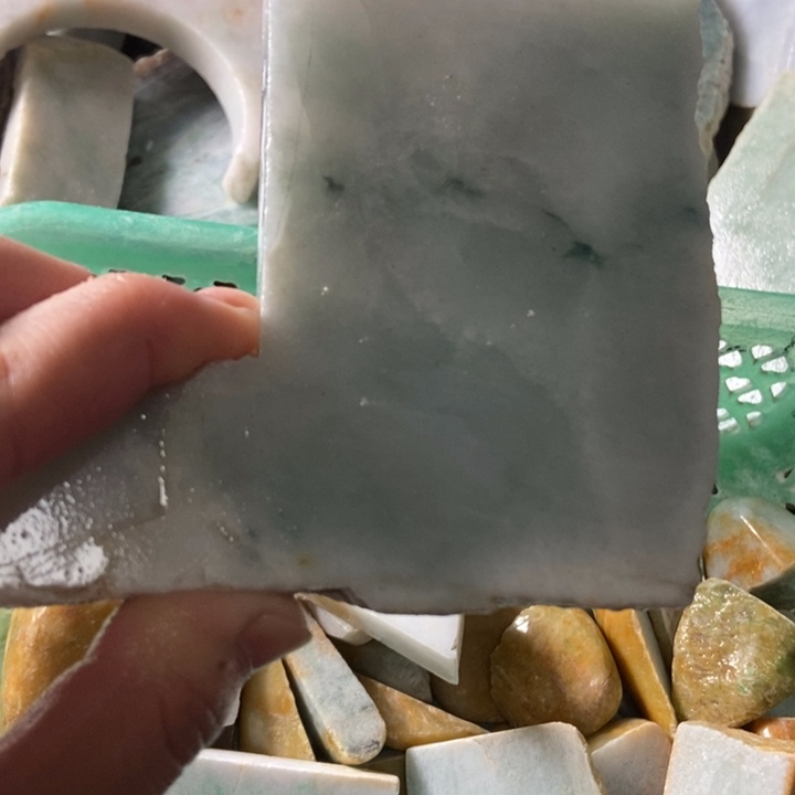 翡翠颈饰未镶嵌沁*天然翡翠