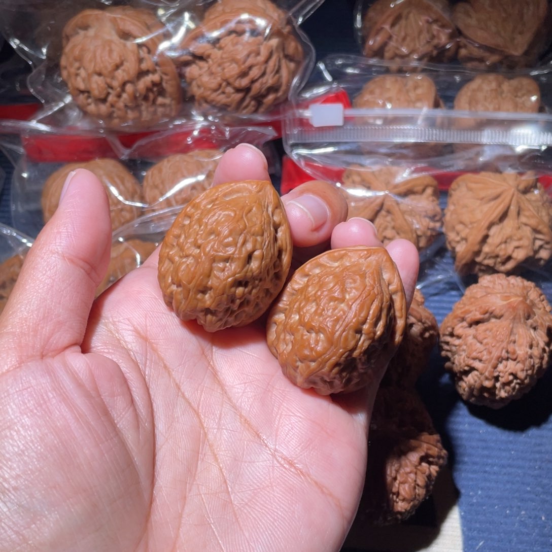 D***g文玩核桃吊坠舍利子