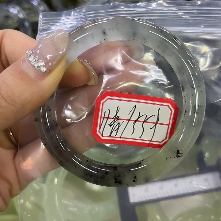 小***情蛇纹石玉未镶嵌手镯
