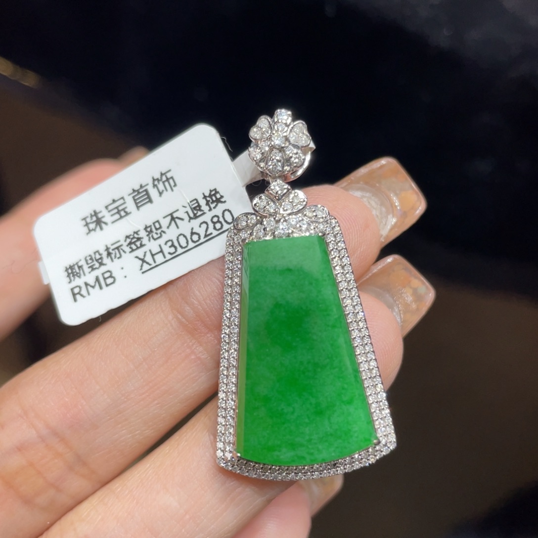 翡翠颈饰18K金镶嵌天然缅甸翡翠