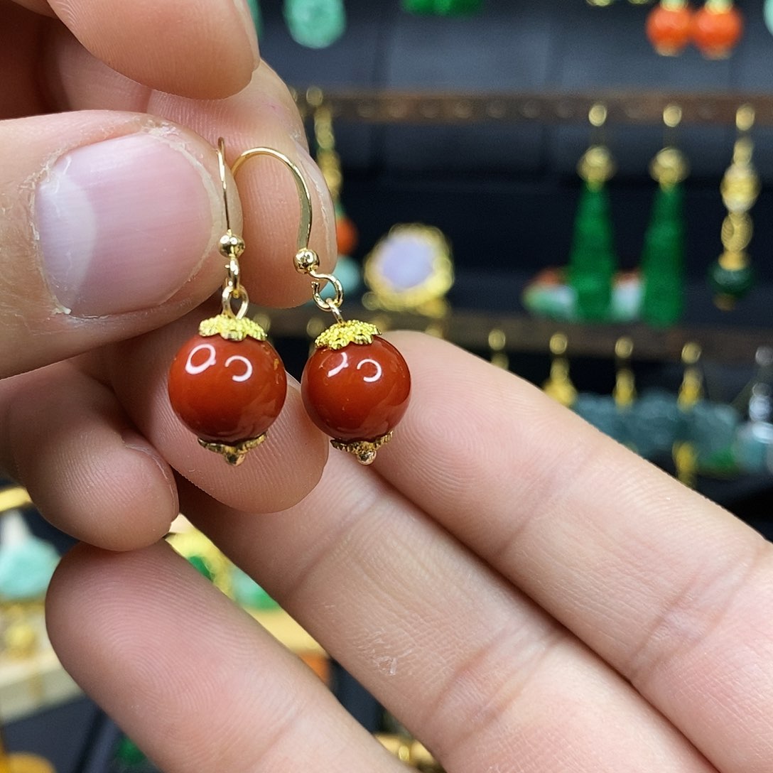 颈饰未镶嵌翡翠耳饰