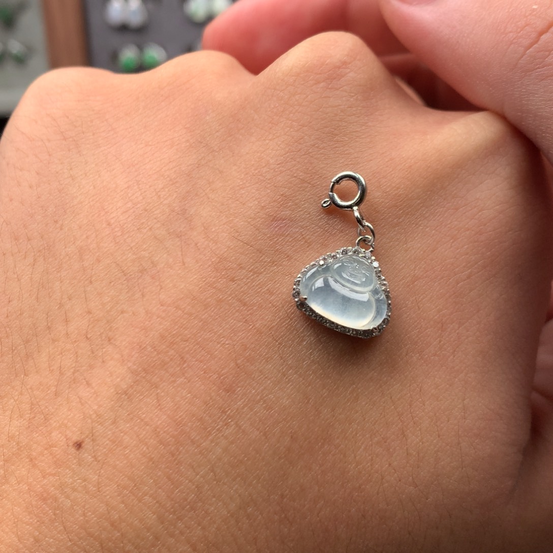 逃***包翡翠未镶嵌颈饰你是