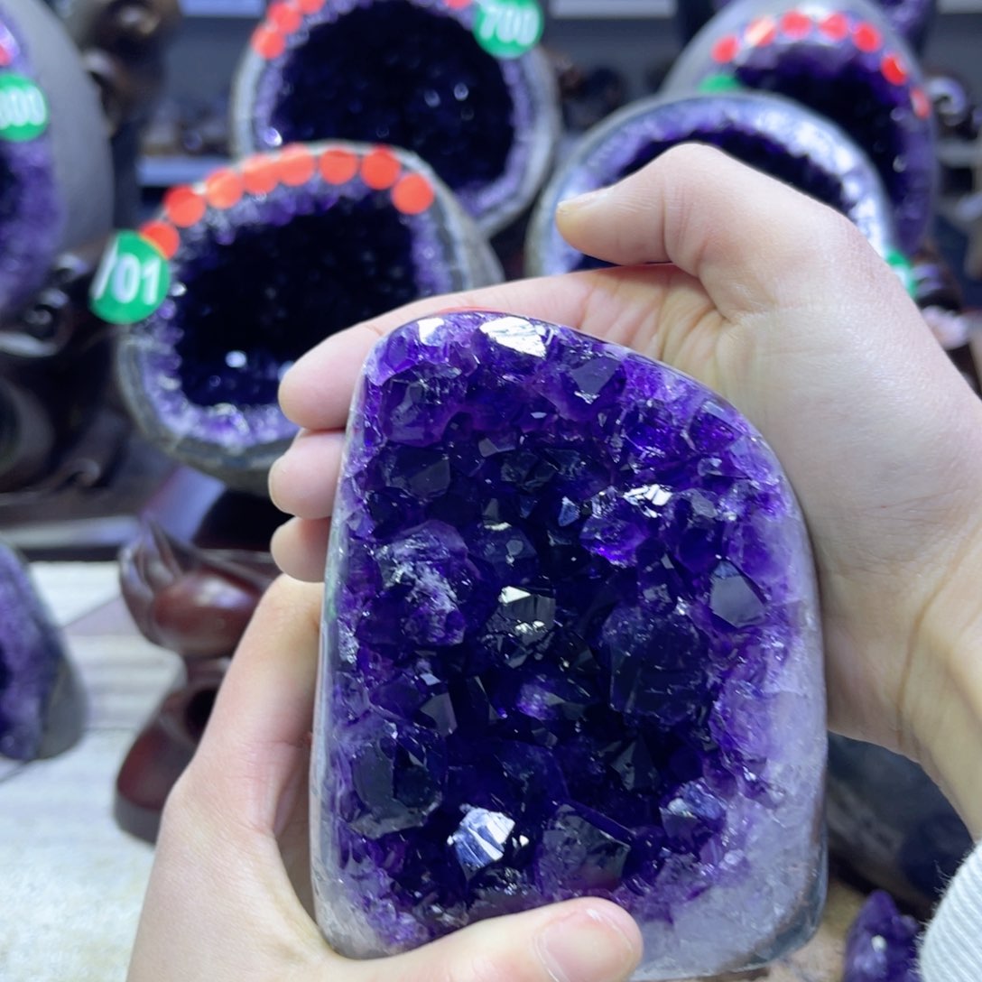 水晶摆件未镶嵌紫水晶