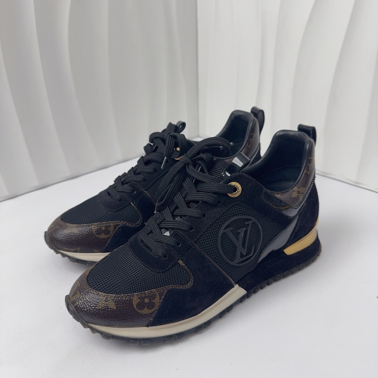 95新 LouisVuitton/路易威登 37码/LV  黑老花runaway运动鞋