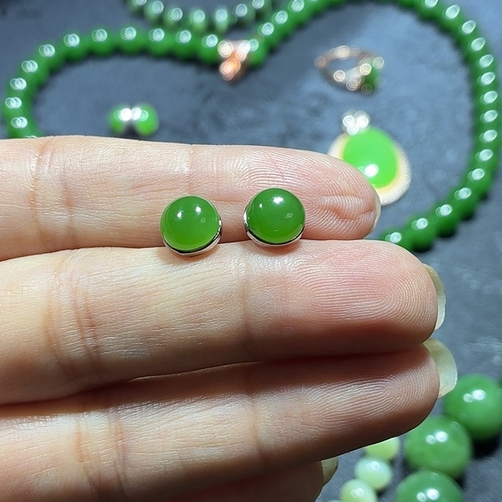 和田玉（碧玉）银S925镶嵌耳饰苹果绿镶嵌耳钉8m
