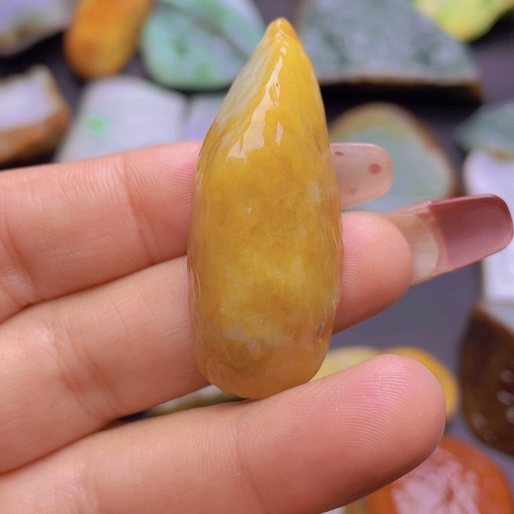 翡翠挂件未镶嵌翡翠