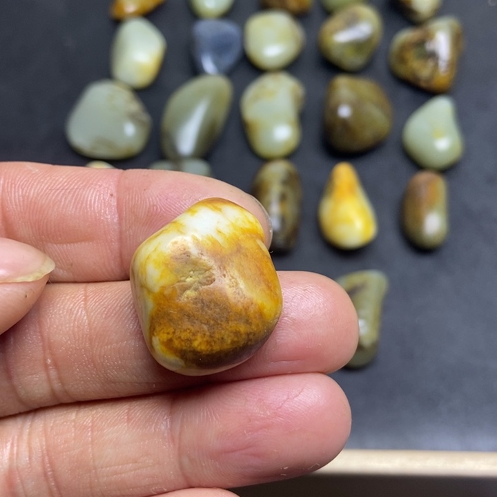 美***然和田玉（糖玉）未镶嵌珠宝奇石