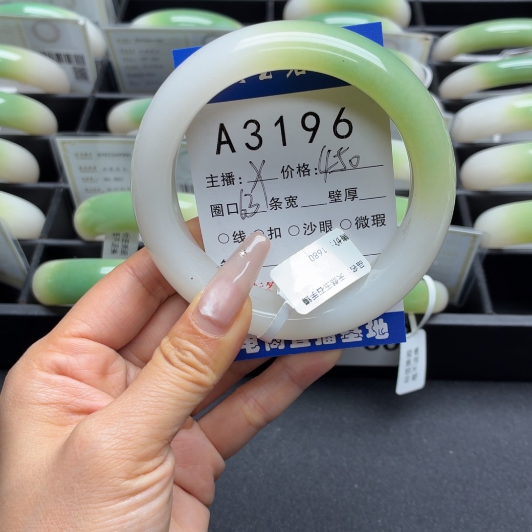 雾***都石英岩玉未镶嵌手镯