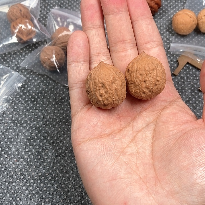 文玩核桃吊坠延庆红皮