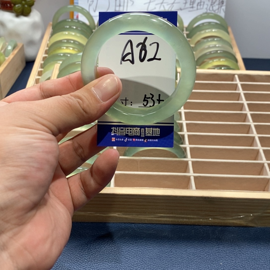 岫玉手镯未镶嵌手镯