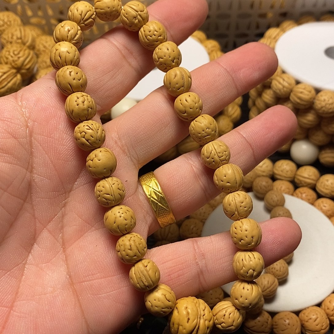 王***️吊坠桃核1.0野生桃核小金豆