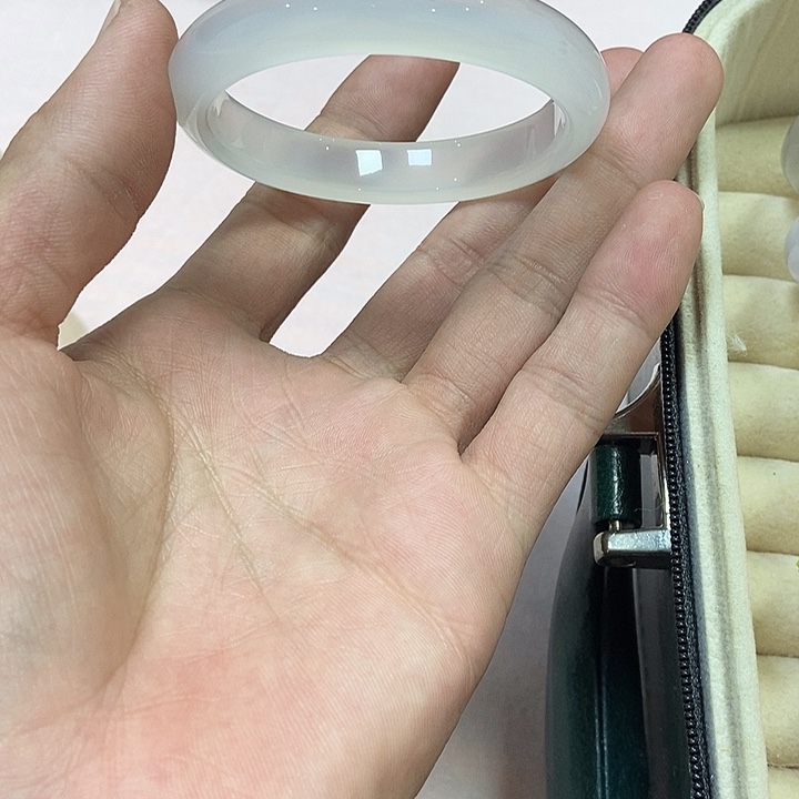 玛瑙/玉髓手镯未镶嵌@****?163