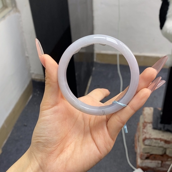翡翠手镯未镶嵌60圈口