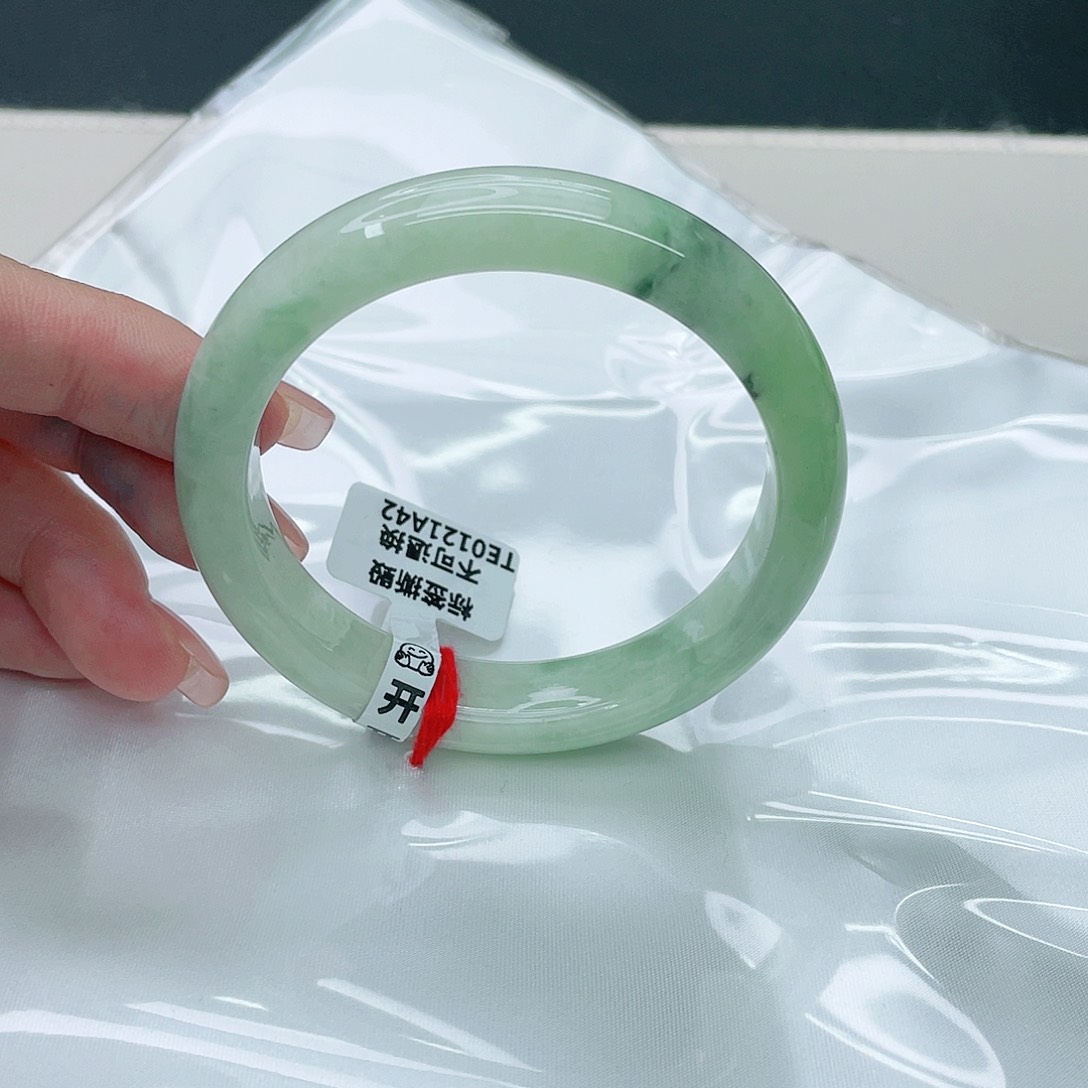 翡翠手镯未镶嵌正56