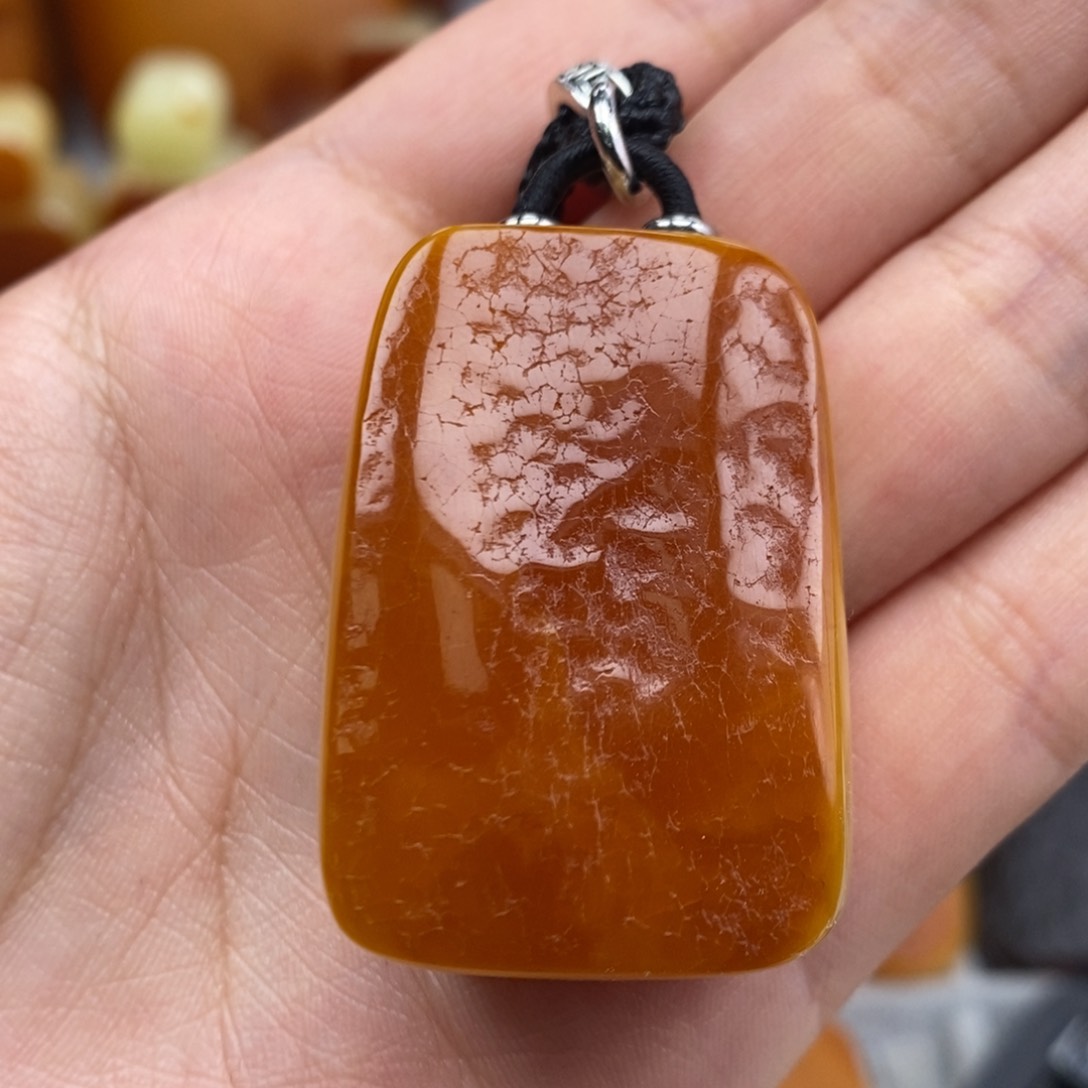 琥珀吊坠(赠链)未镶嵌