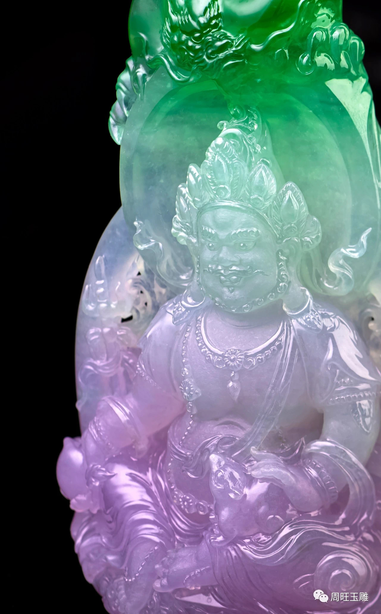 天然缅甸A货翡翠，黄财神精雕飘绿俏色雕刻