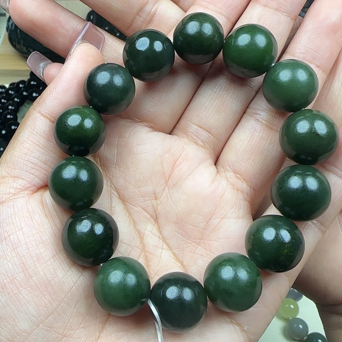 努***努和田玉未镶嵌手串