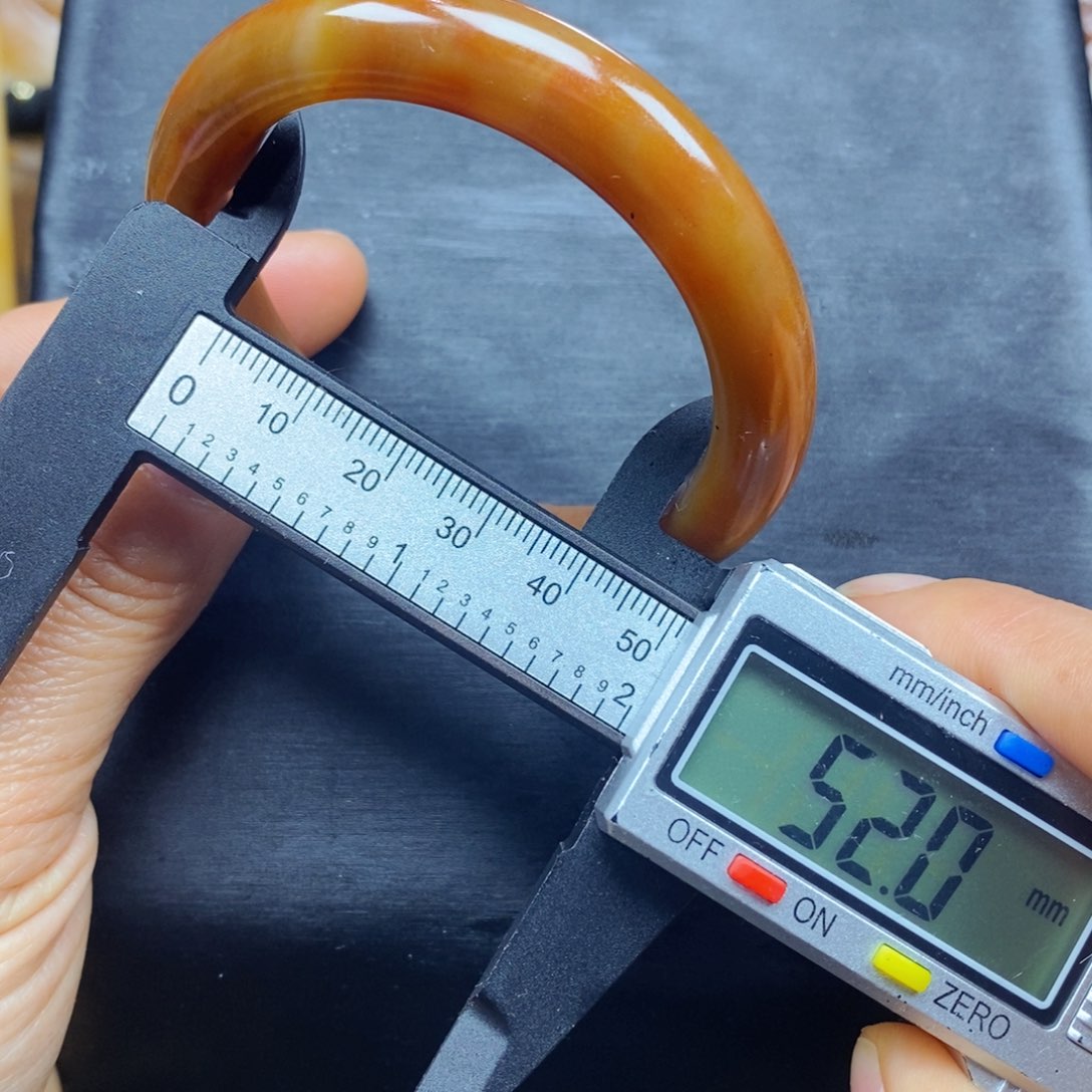 石英质玉（黄龙玉）颈饰未镶嵌