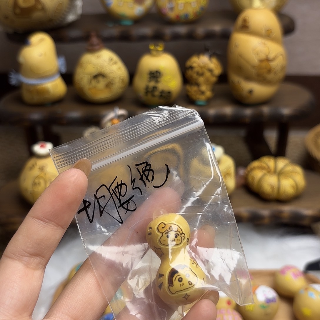 玻璃颈饰哈哈哈哈哈补